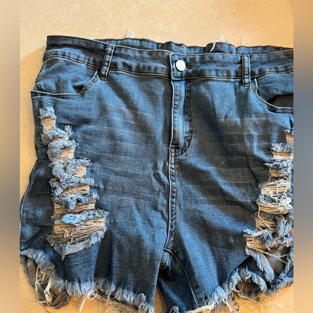 Womens destroyed denim shorts stretch‎ distressed NWOT 2XL